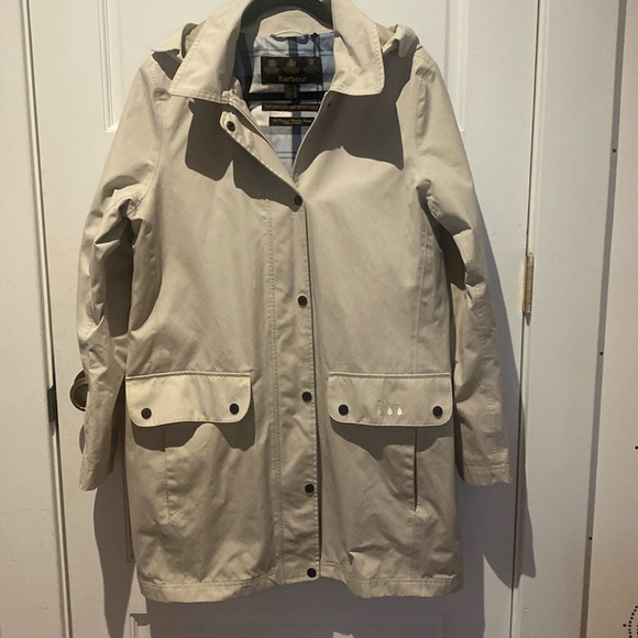 Barbour women’s rain jacket - Picture 2 of 9